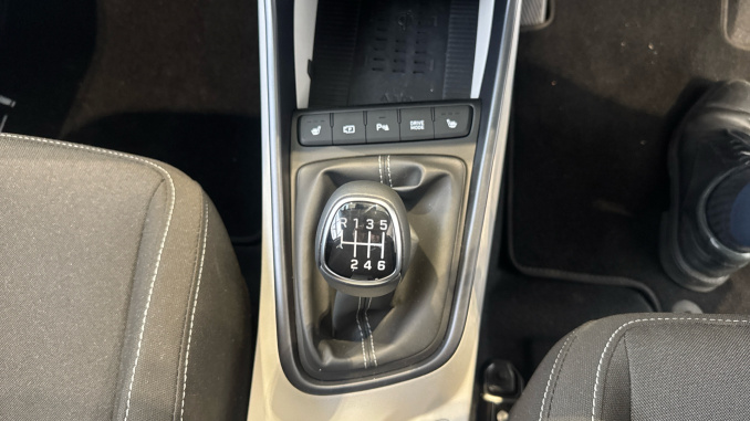 Hyundai i20 1.0T GDi 90 Tech Line 5dr Petrol Hatchback - Image 31